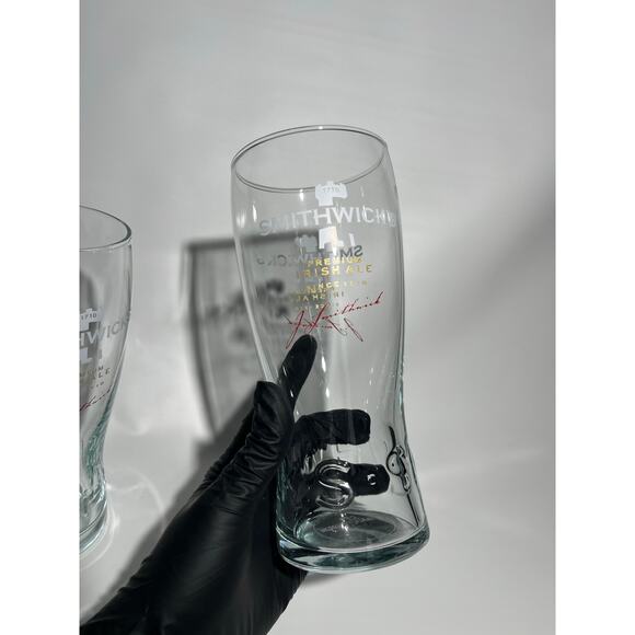 Set Of 2 Smithwicks Superior Irish Ale Pint Beer Glasses Clear 20oz 3D Embossed - Picture 4 of 11